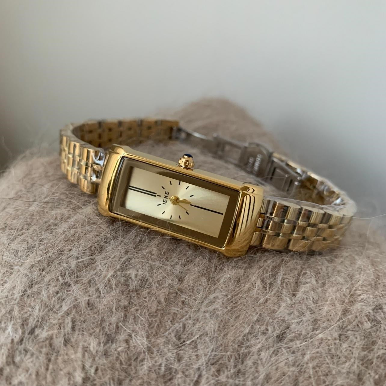 Reloj de cuarzo con correa de acero retro rectangular de moda dorada para mujer