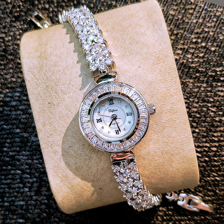 Reloj casual con pulsera de diamantes para mujer.