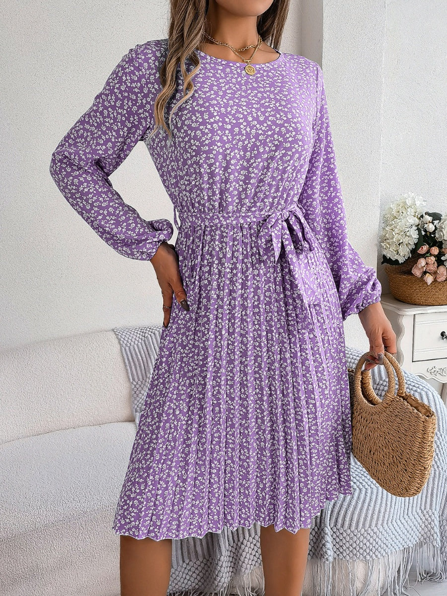 Vestido plisado con cintura anudada y estampado floral de florecitas