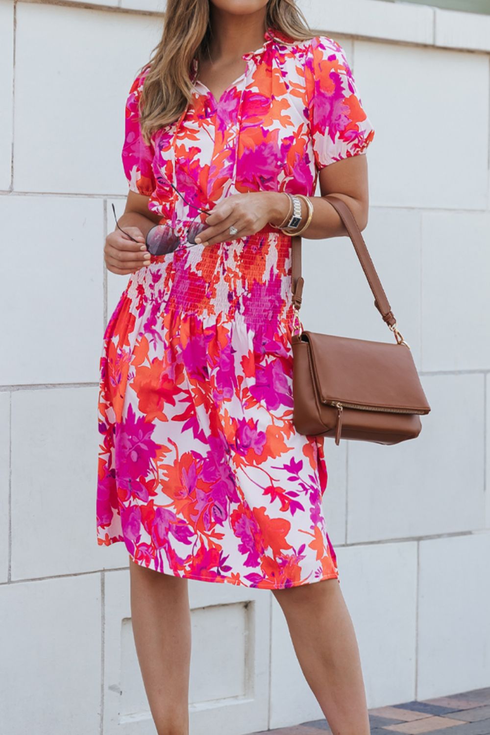 Vestido de manga corta con cuello anudado y estampado ahumado