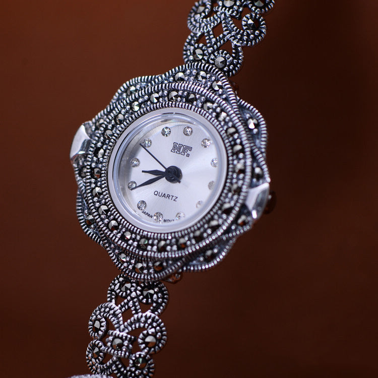 Montre thaïlandaise en argent pour femmes