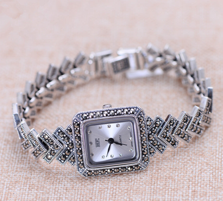 Montre femme thaïlandaise en argent