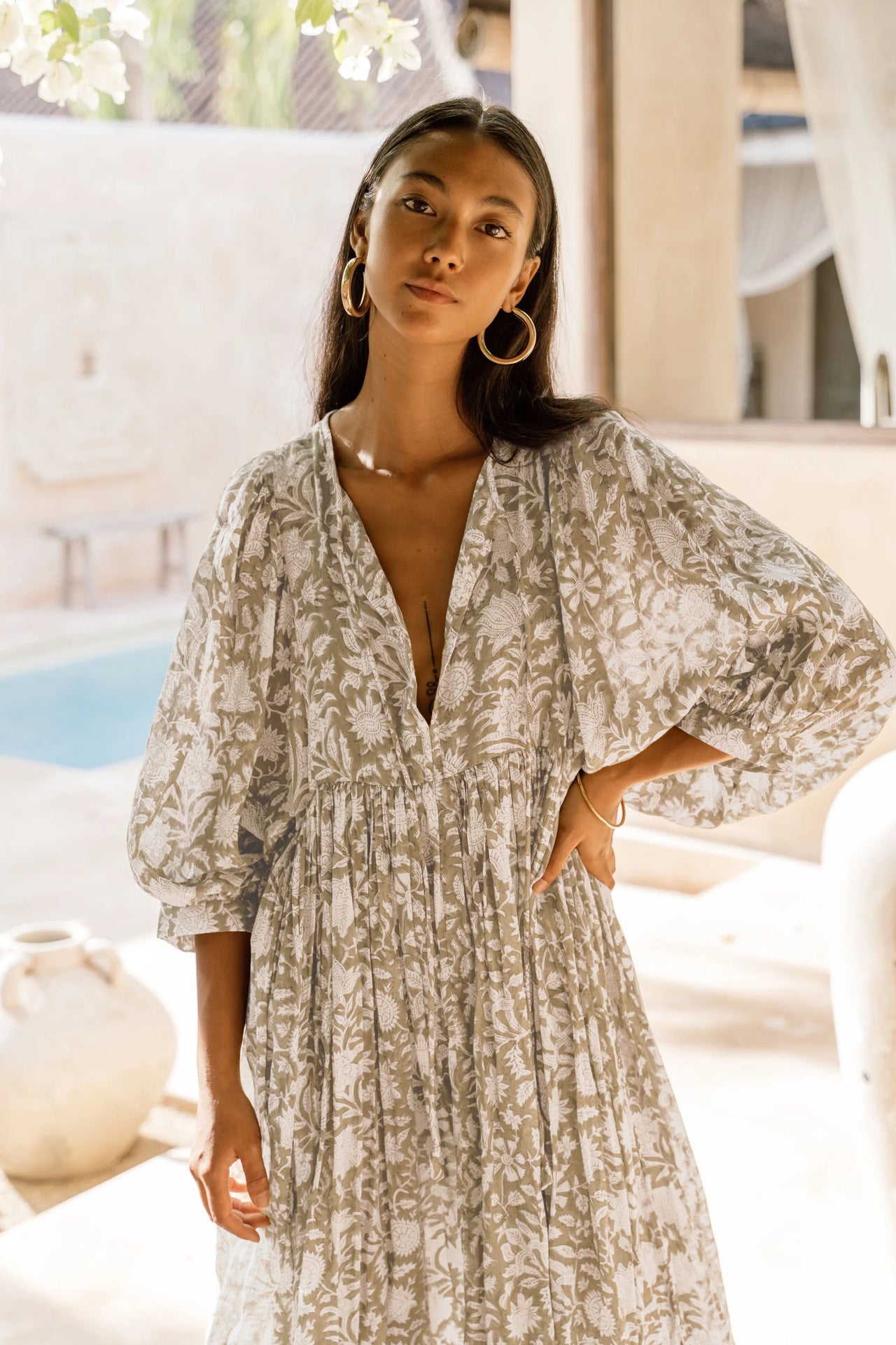 Vestido de marca de agua con cuello en V y falda floral de nicho de gama alta europea americana