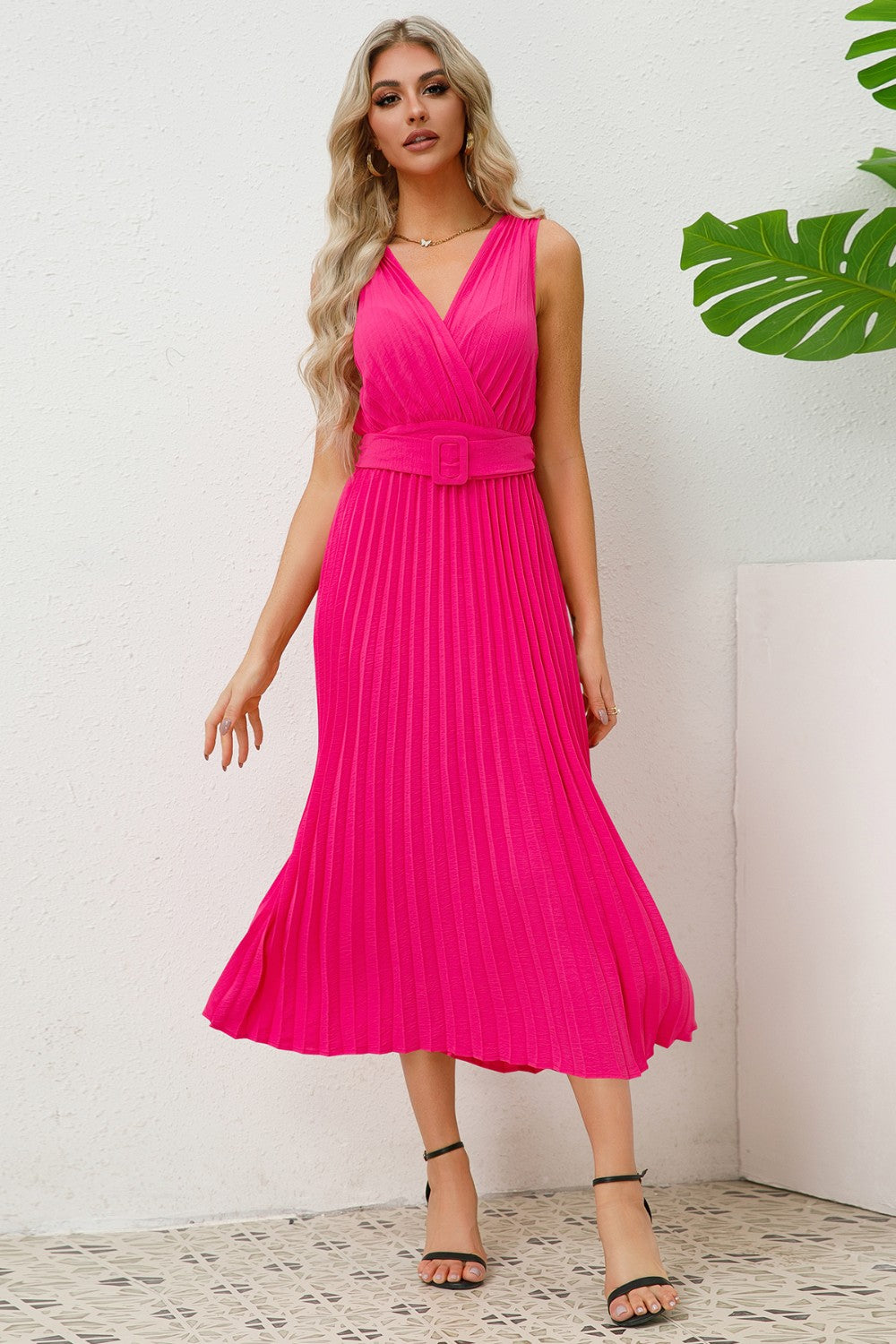 Vestido midi plisado sin mangas con sobrepelliz