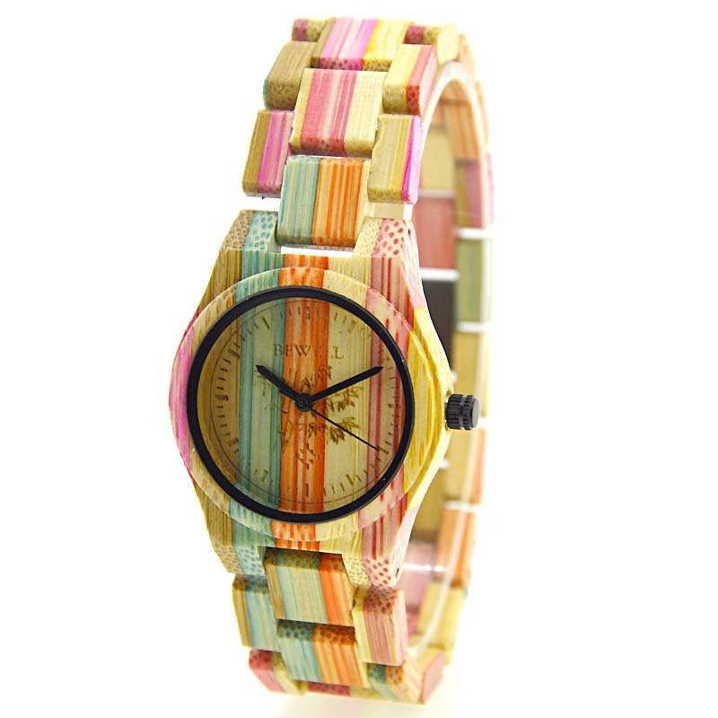 Reloj de madera dinámico color madera de bambú.