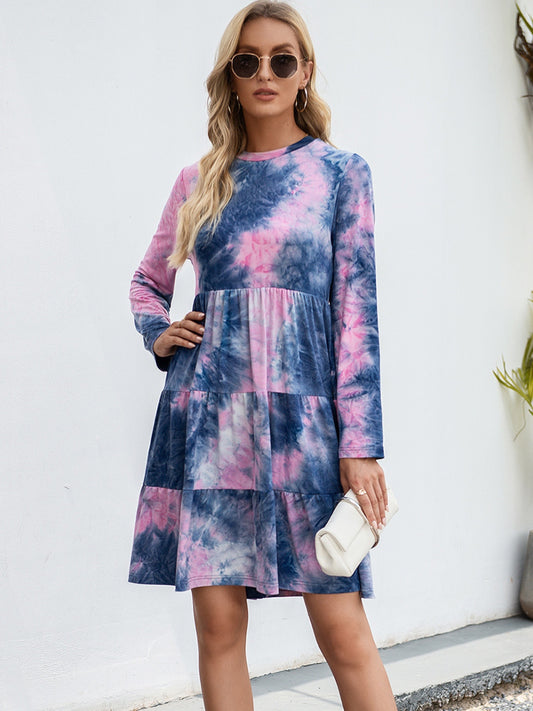 Robe étagée à manches longues et col rond tie-dye