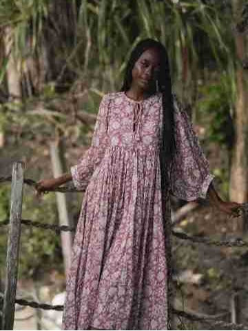 Vestido de marca de agua con cuello en V y falda floral de nicho de gama alta europea americana