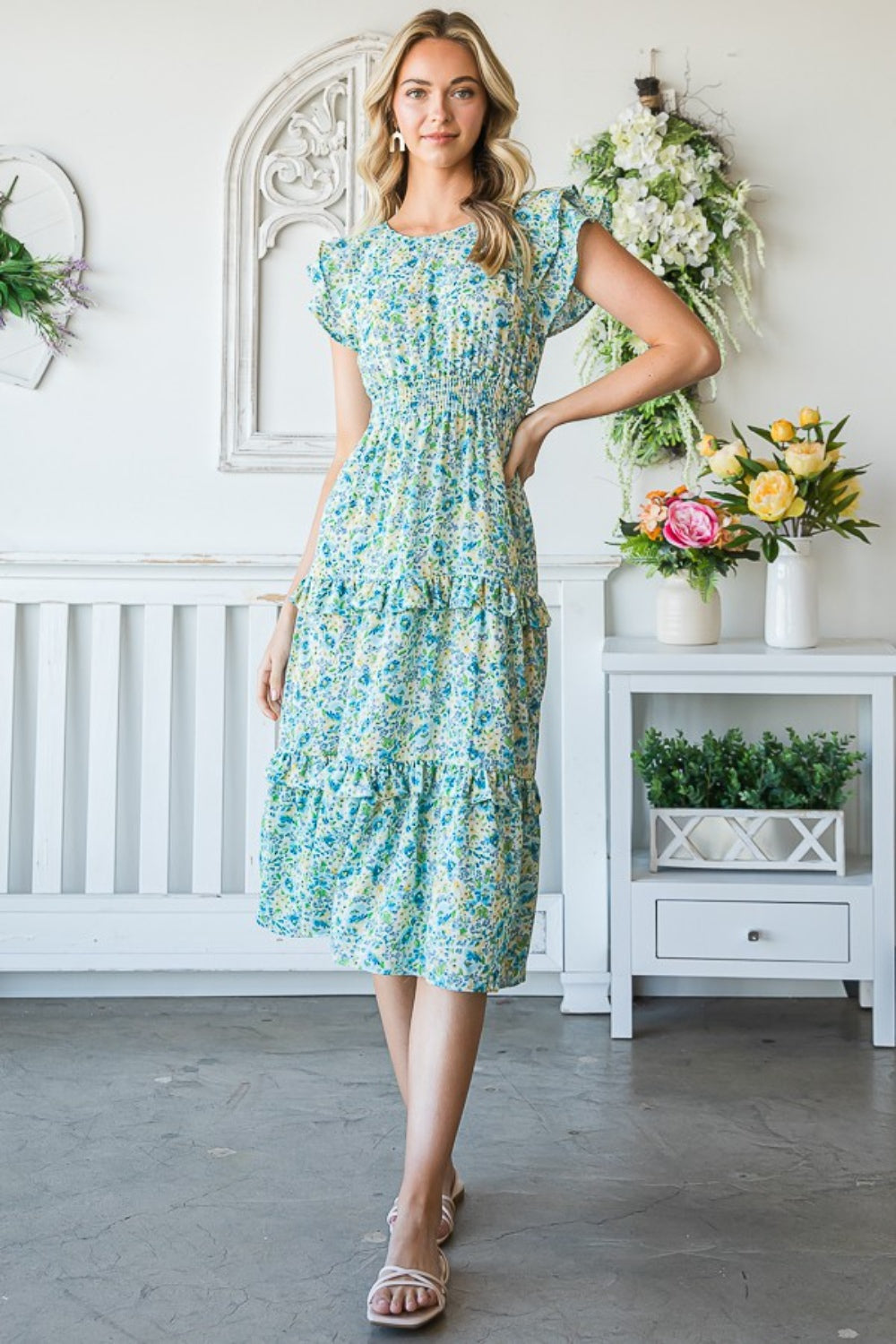 Vestido midi escalonado con ribete floral y volantes de Reborn J