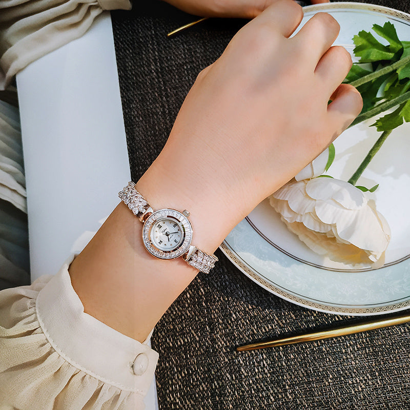 Reloj casual con pulsera de diamantes para mujer.