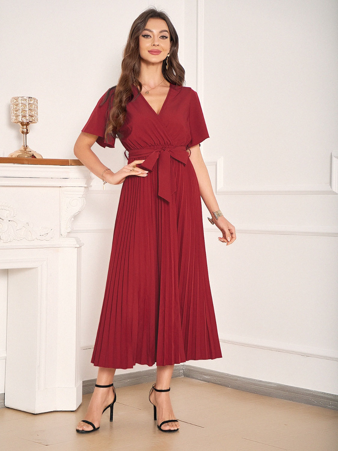 Robe plissée avec surplis et lien à la taille