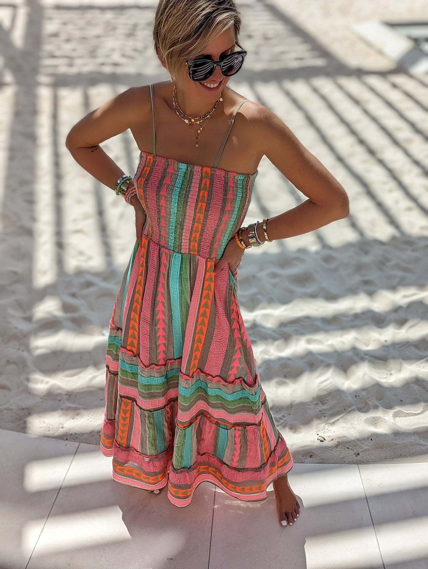 Robe de vacances à bretelles à la mode pour femmes