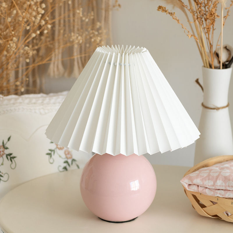 Ceramic Pleated Table Lamp Bedroom INS Girl Nordic Bedside Lamp Creative Retro Night Light