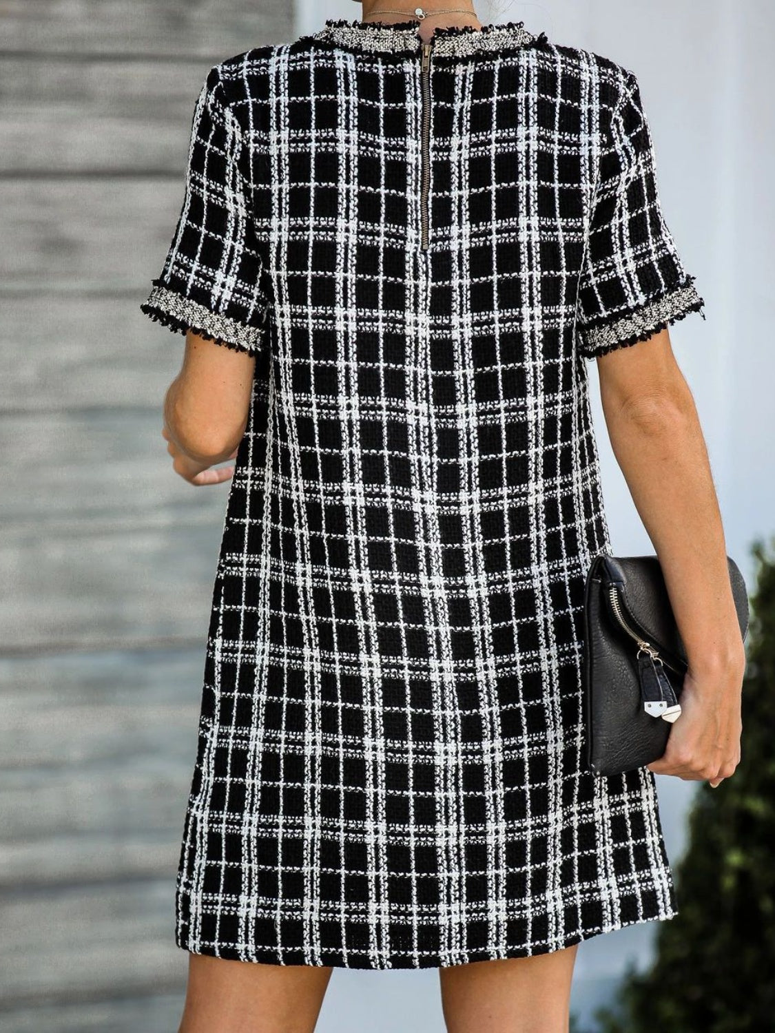 Vestido de manga corta con cuello redondo y cuadros con bolsillos