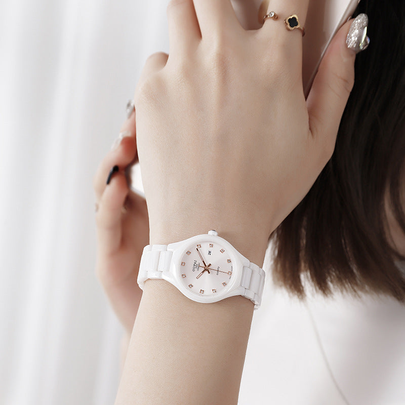 Reloj de mujer de cerámica blanca con temperamento simple.