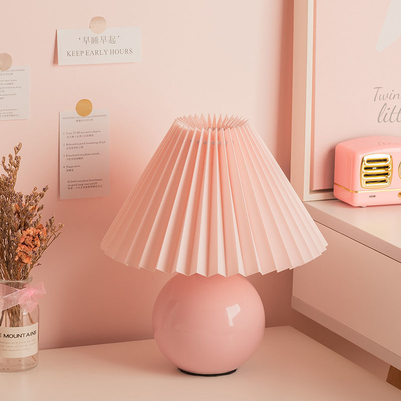 Ceramic Pleated Table Lamp Bedroom INS Girl Nordic Bedside Lamp Creative Retro Night Light