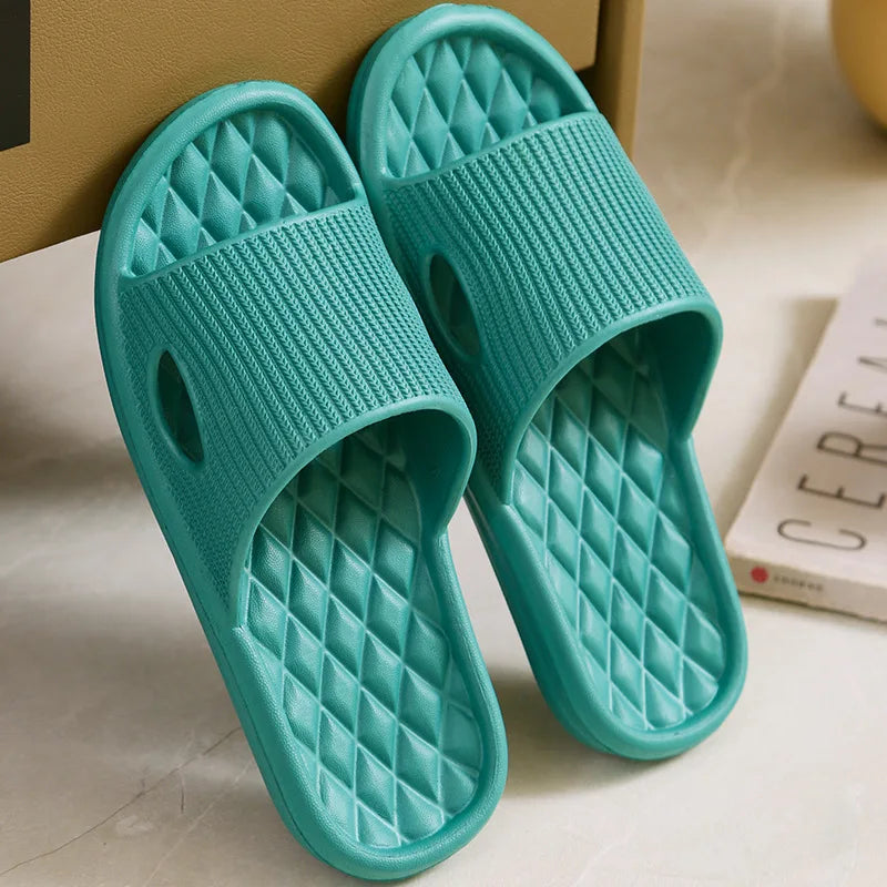 Zapatillas de casa suaves para parejas, zapatillas de baño antideslizantes para interiores, sandalias de Hotel de Color sólido, chanclas planas para hombres y mujeres