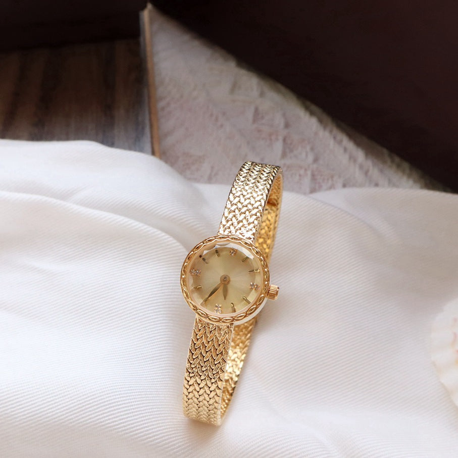 Montre pour femme en or, Simple, rétro, intérêt spécial, lumière de luxe, petite