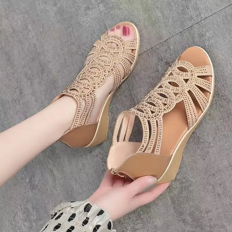 Sandalias romanas de cuero suave para mujer, novedad de verano 2023, prendas de vestir de suela suave, zapatos de cuña para mujer, zapatos de diseñador informales a la moda para mujer