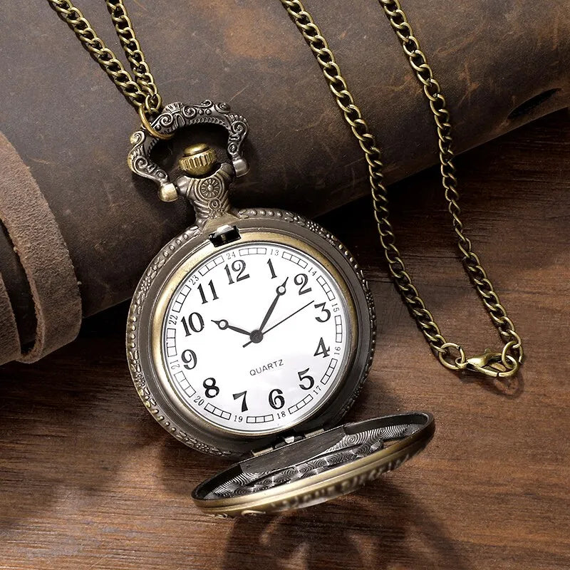 Montre de poche à Quartz sculptée avec chapeau jaune, célèbre et exquis, collier pendentif, cadeaux pour femmes et hommes avec chaîne Fob