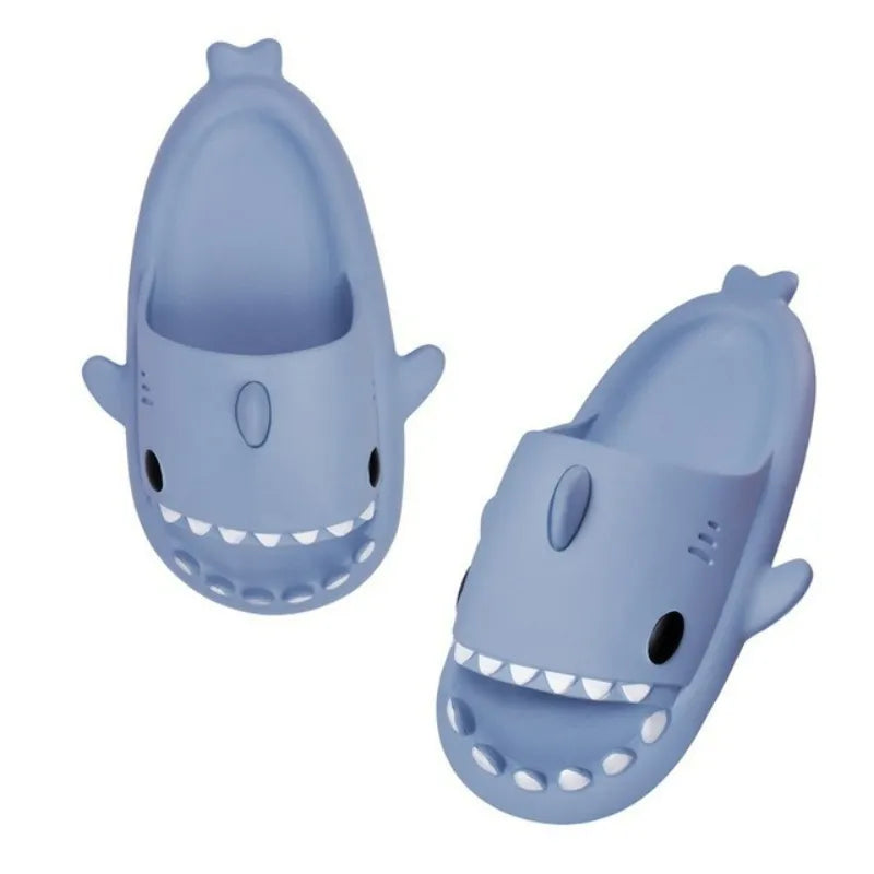 Pantoufles de requin à la mode pour femmes et hommes, diapositives de plage en plein air, salle de bain, sandales épaisses antidérapantes, chaussures plates pour Couple, tongs de requin