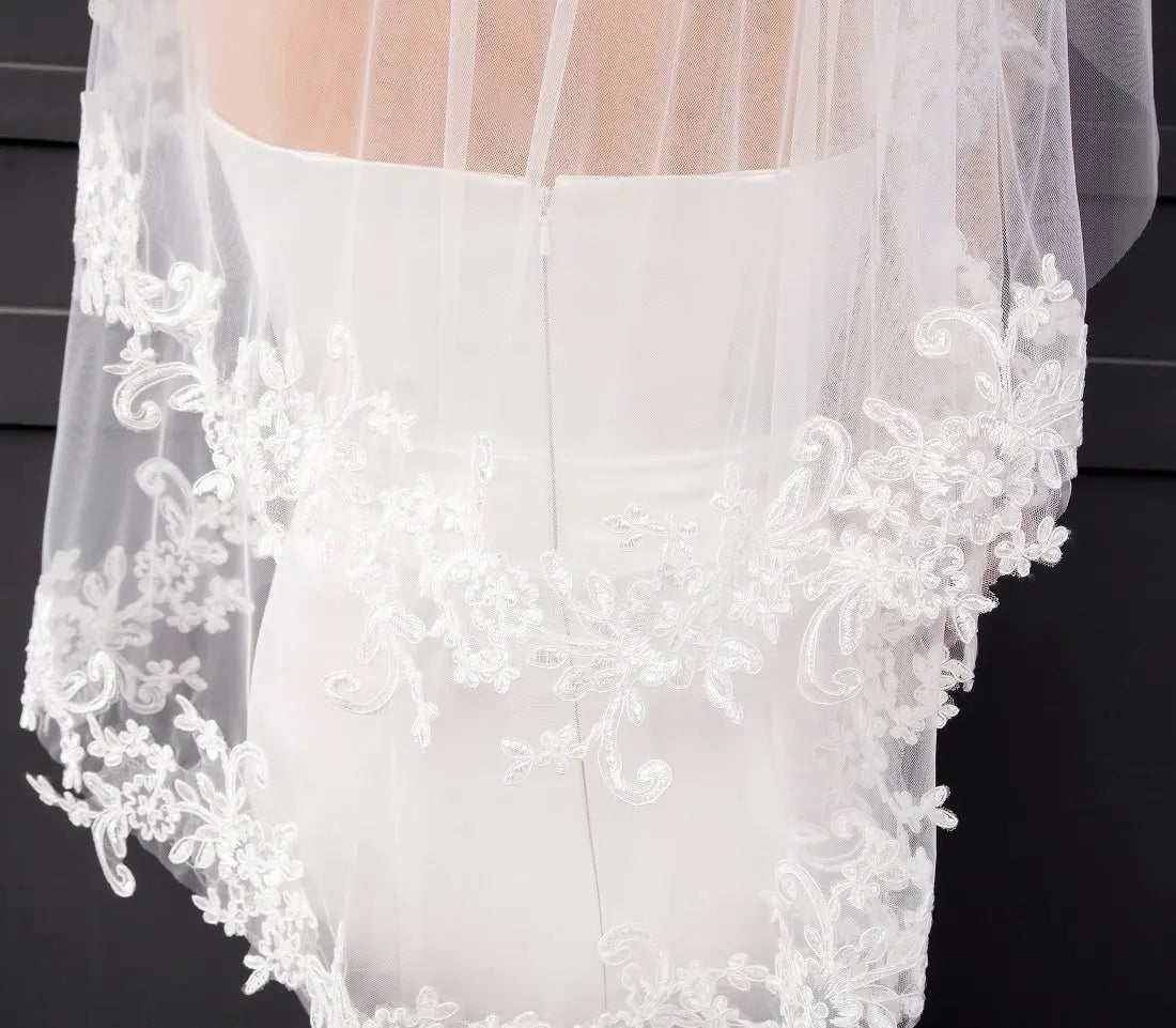 Voile de mariée court en dentelle à 2 niveaux pour femmes avec peigne