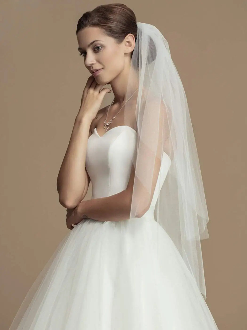 2 Tiers White Ivory Bride Wedding Veil Short Fingertip Bridal Tulle Veil with Comb and Cut Edge Velos De Novia Largos