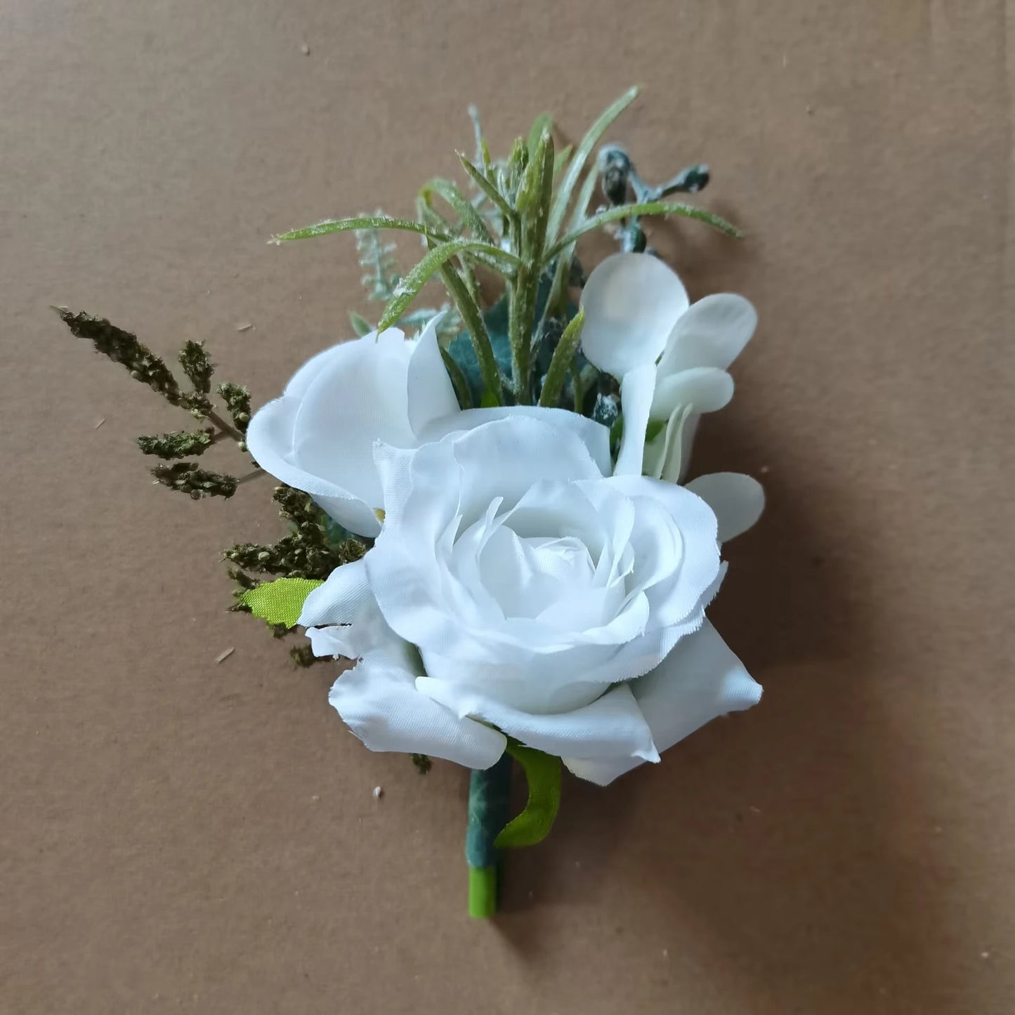 Boutonnières fleurs artificielles Roses blanches soie ivoire Corsage boutonnière garçons d'honneur boutonnière pour hommes accessoires de mariage