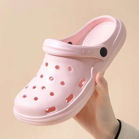 Pantoufles imperméables pour femmes et hommes, nouvelles chaussures de plage d'extérieur d'été, chaussures trouées à gros orteil pour femmes et hommes, sandales en croco, pantoufles enveloppées, 2023