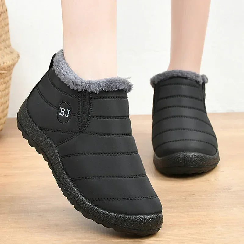 Botas impermeables de invierno para mujer, botas de nieve de felpa, botines para mujer, zapatos de plataforma de algodón para parejas, color negro cálido, novedad de 2023