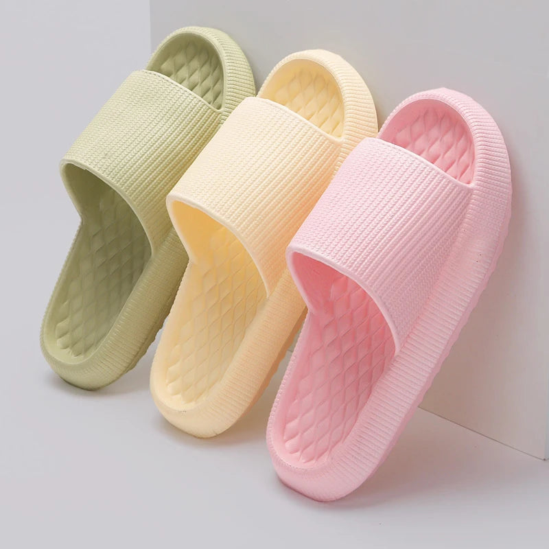 Thick Bottom Cloud Slippers Women Summer 2024 Lightweight Soft Sole Platform Sandals Woman Casual Non-slip Beach Shoes Slides