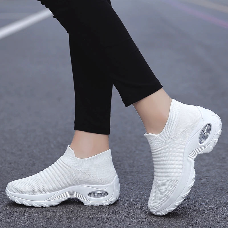 Calcetines deportivos informales para mujer, zapatillas de deporte con suela gruesa y cojín de aire, zapatos mecedores con tacón inclinado elevado