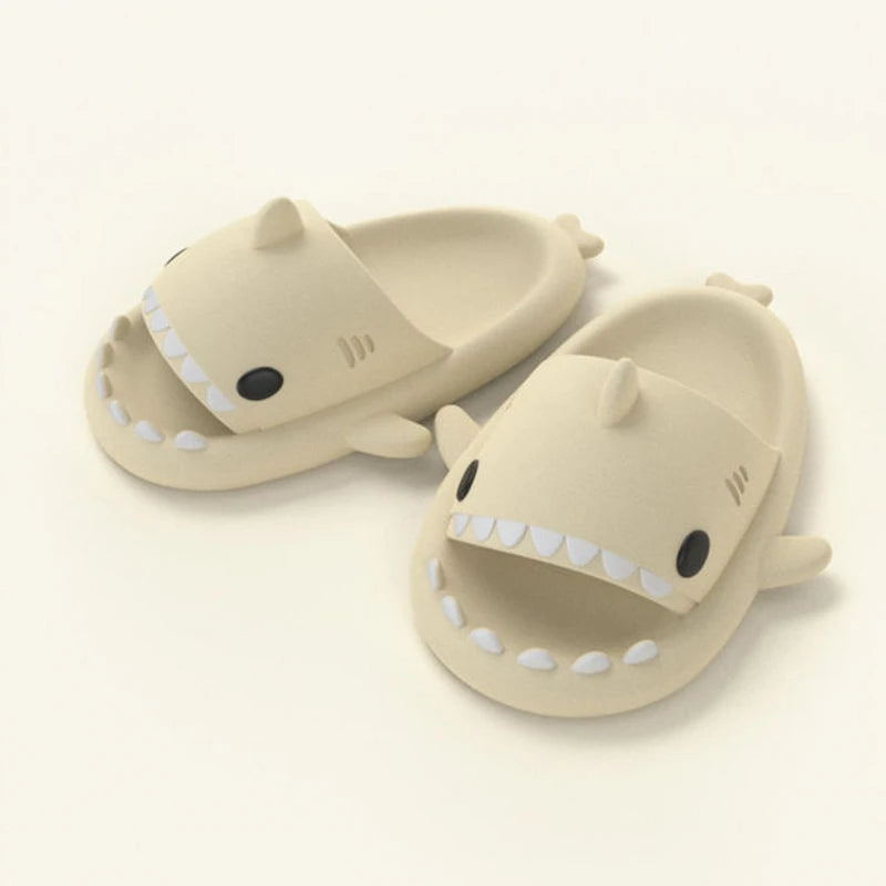 Pantoufles d'été légères en forme de requin pour femmes et hommes, tongs de salle de bain, chaussures plates antidérapantes pour la maison, sandales pour Couple et enfants