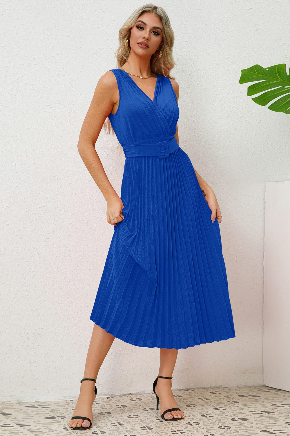 Vestido midi plisado sin mangas con sobrepelliz