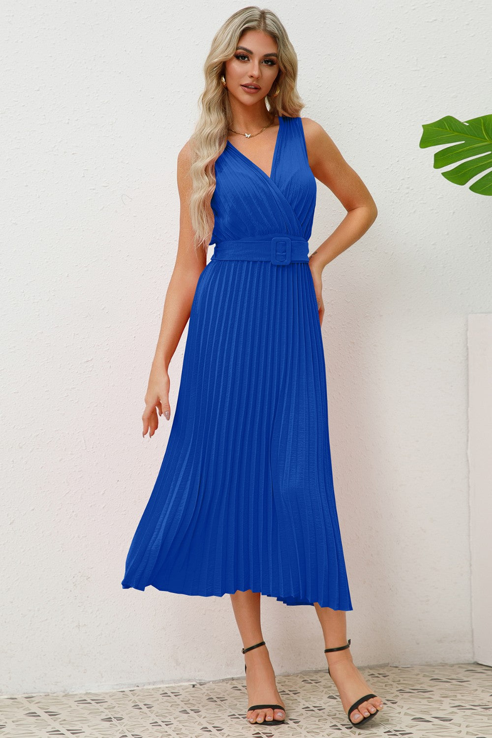 Vestido midi plisado sin mangas con sobrepelliz