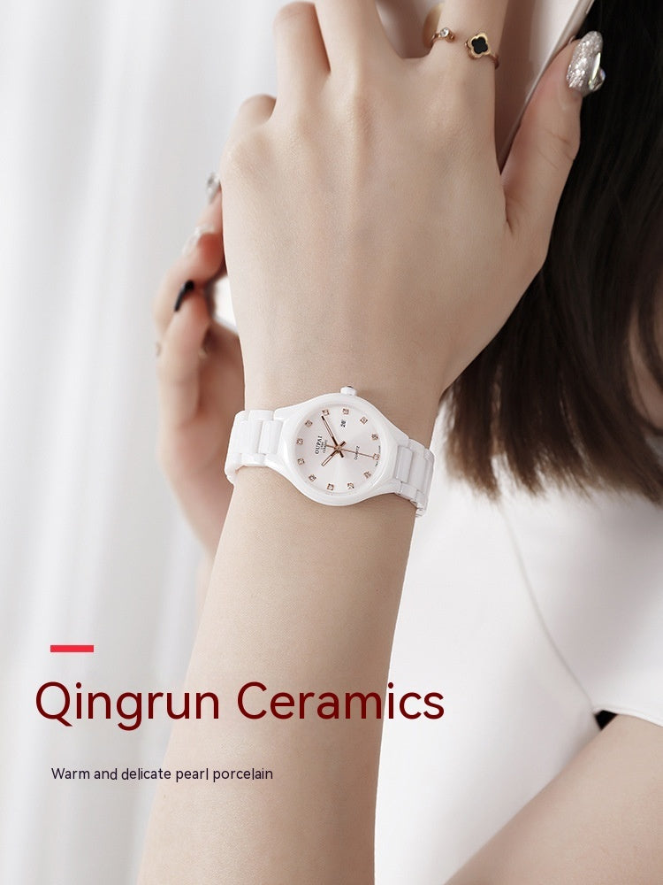 Reloj de mujer de cerámica blanca con temperamento simple.