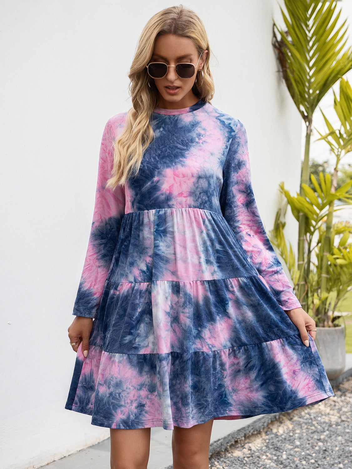 Robe étagée à manches longues et col rond tie-dye