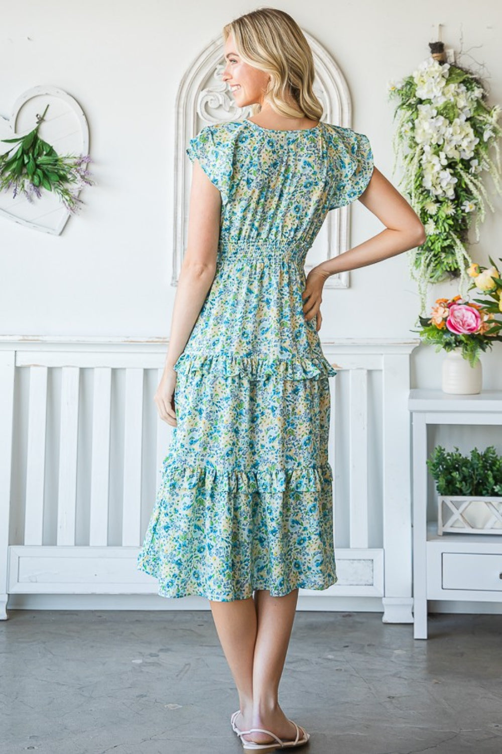 Vestido midi escalonado con ribete floral y volantes de Reborn J