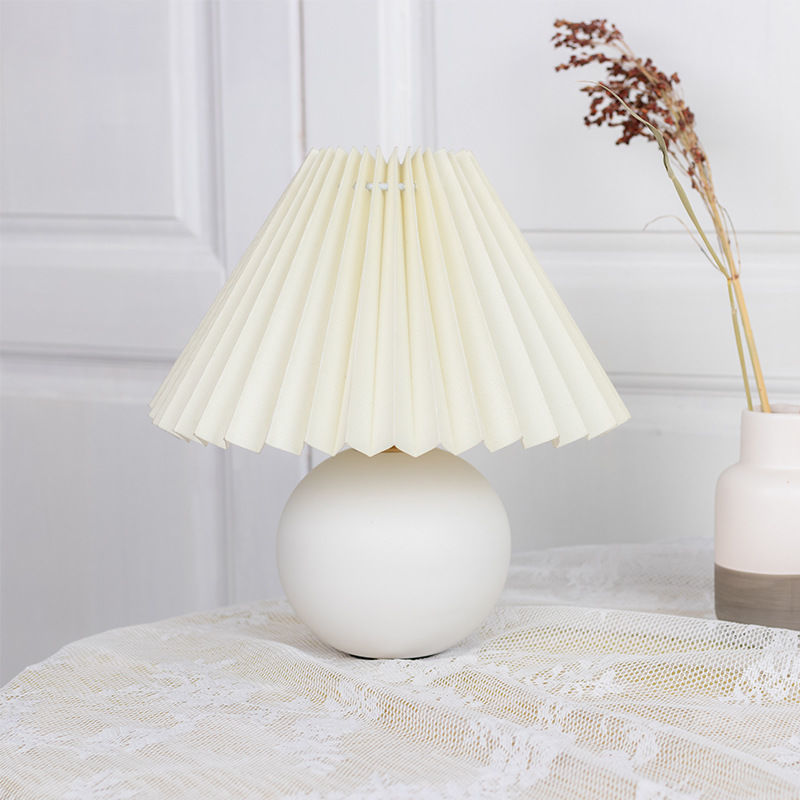 Ceramic Pleated Table Lamp Bedroom INS Girl Nordic Bedside Lamp Creative Retro Night Light