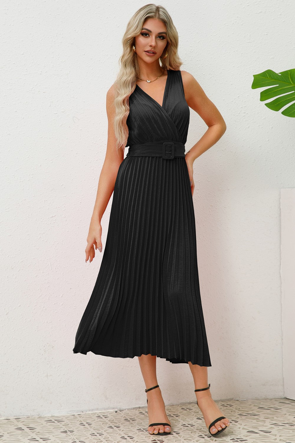 Vestido midi plisado sin mangas con sobrepelliz