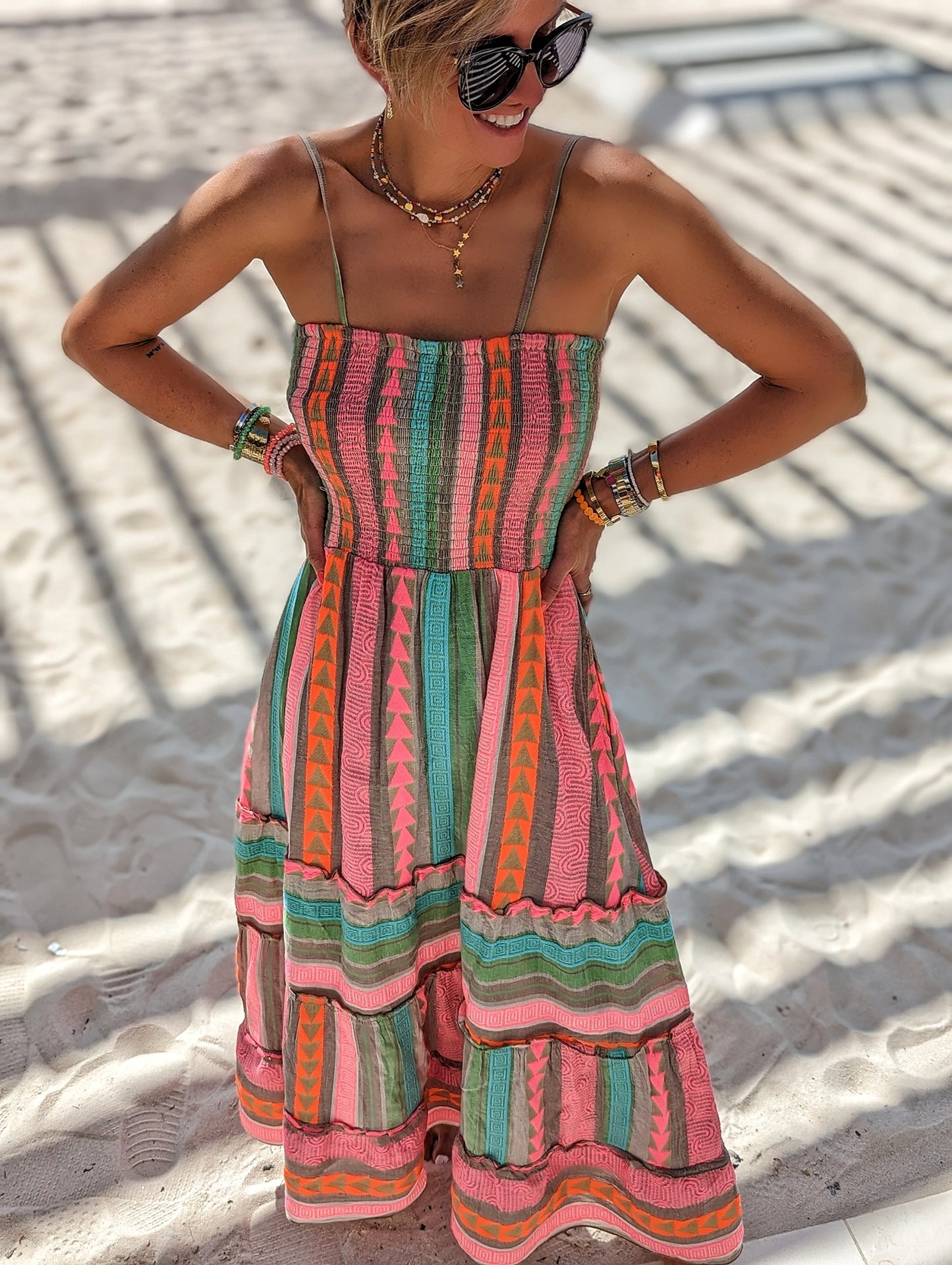 Robe de vacances à bretelles à la mode pour femmes