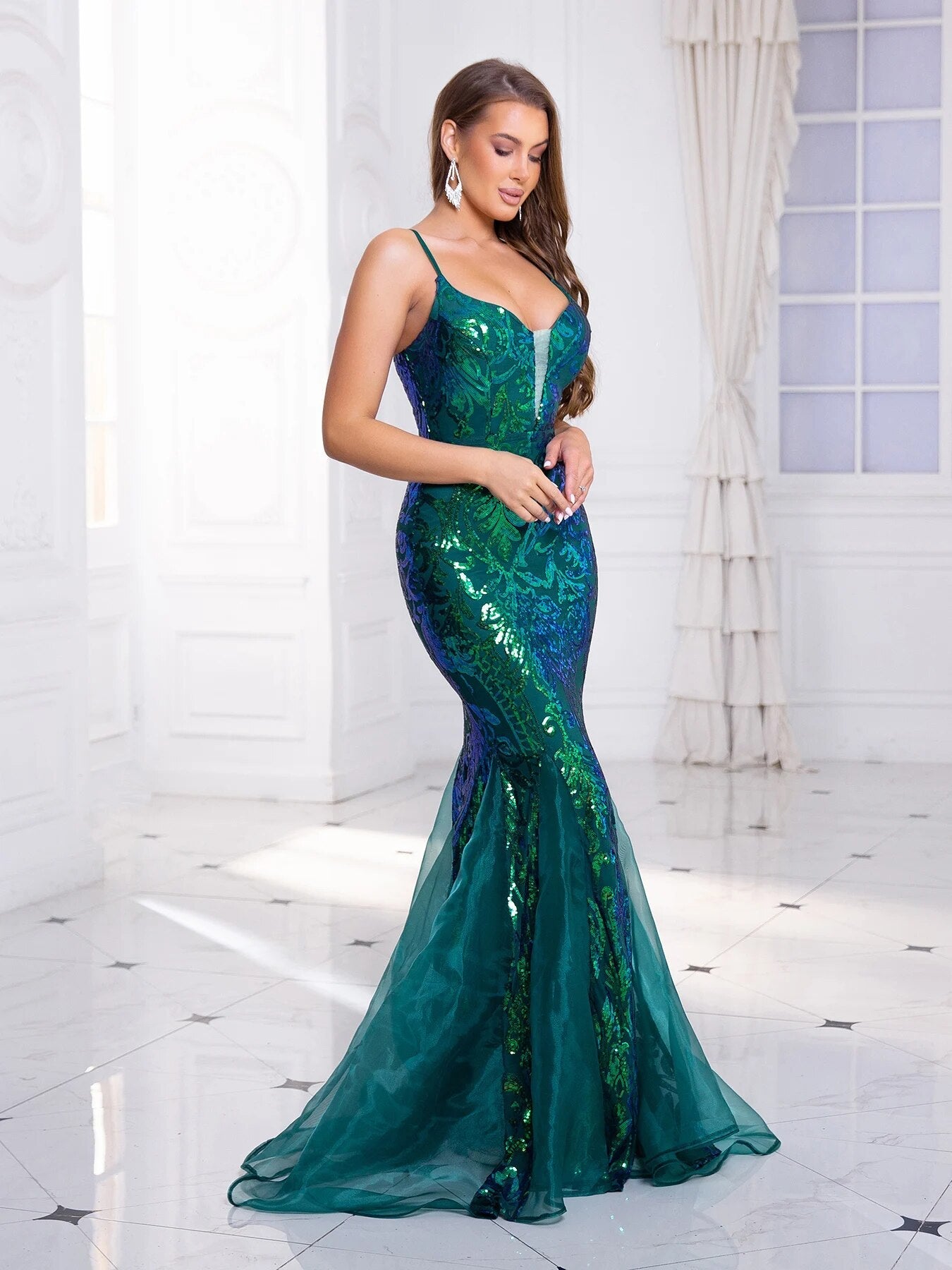 Romagic Deep V Neck Sleeveless Green Cocktail Prom Dress Luxury Spaghetti Strap Sequin Evening Party Gown Women Maxi Dresses