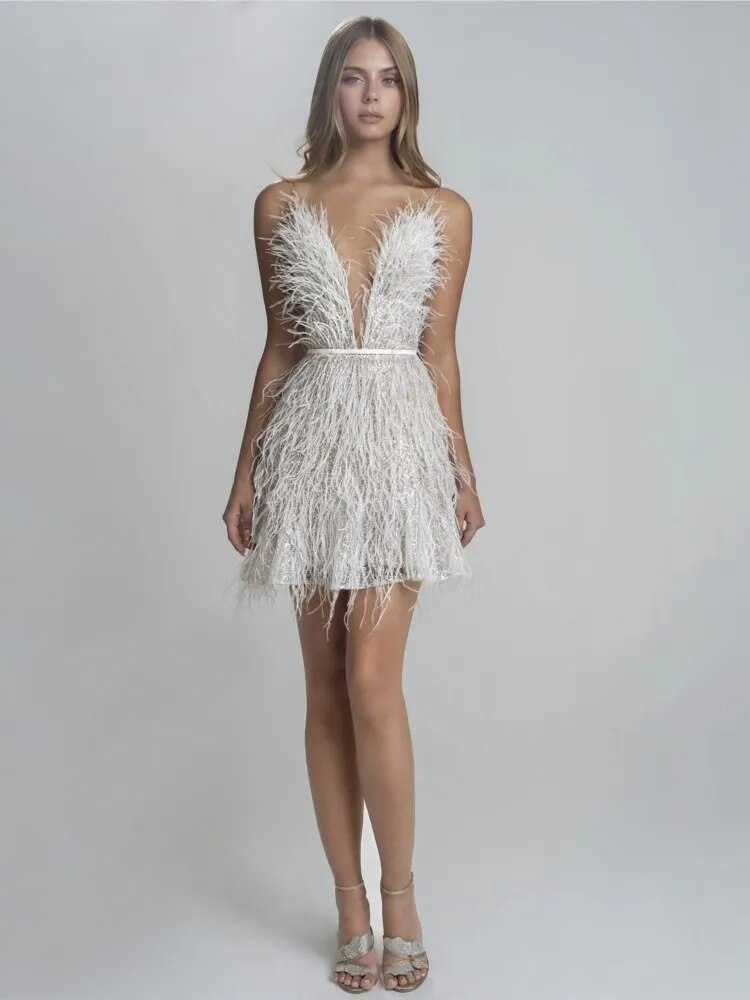 Mini Robe blanche à plumes, décolleté en V profond, sans bretelles, Sexy, sans manches, dos nu, Slim, courte, à la mode, Robe de soirée pour dames