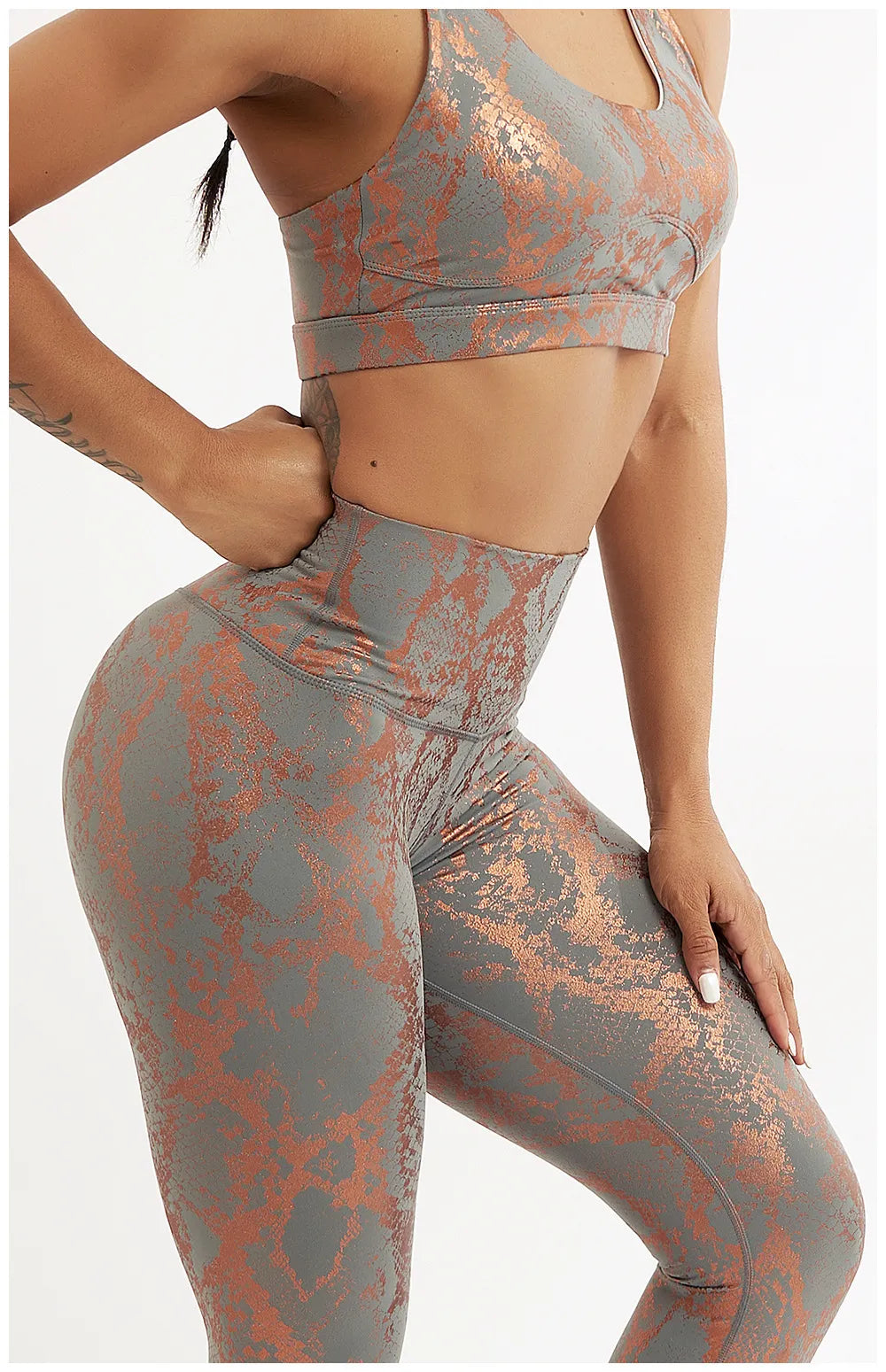 Pantalones de Yoga con estampado de serpiente para mujer, mallas deportivas elásticas de cintura alta, nalgas elásticas doradas, sexys e informales