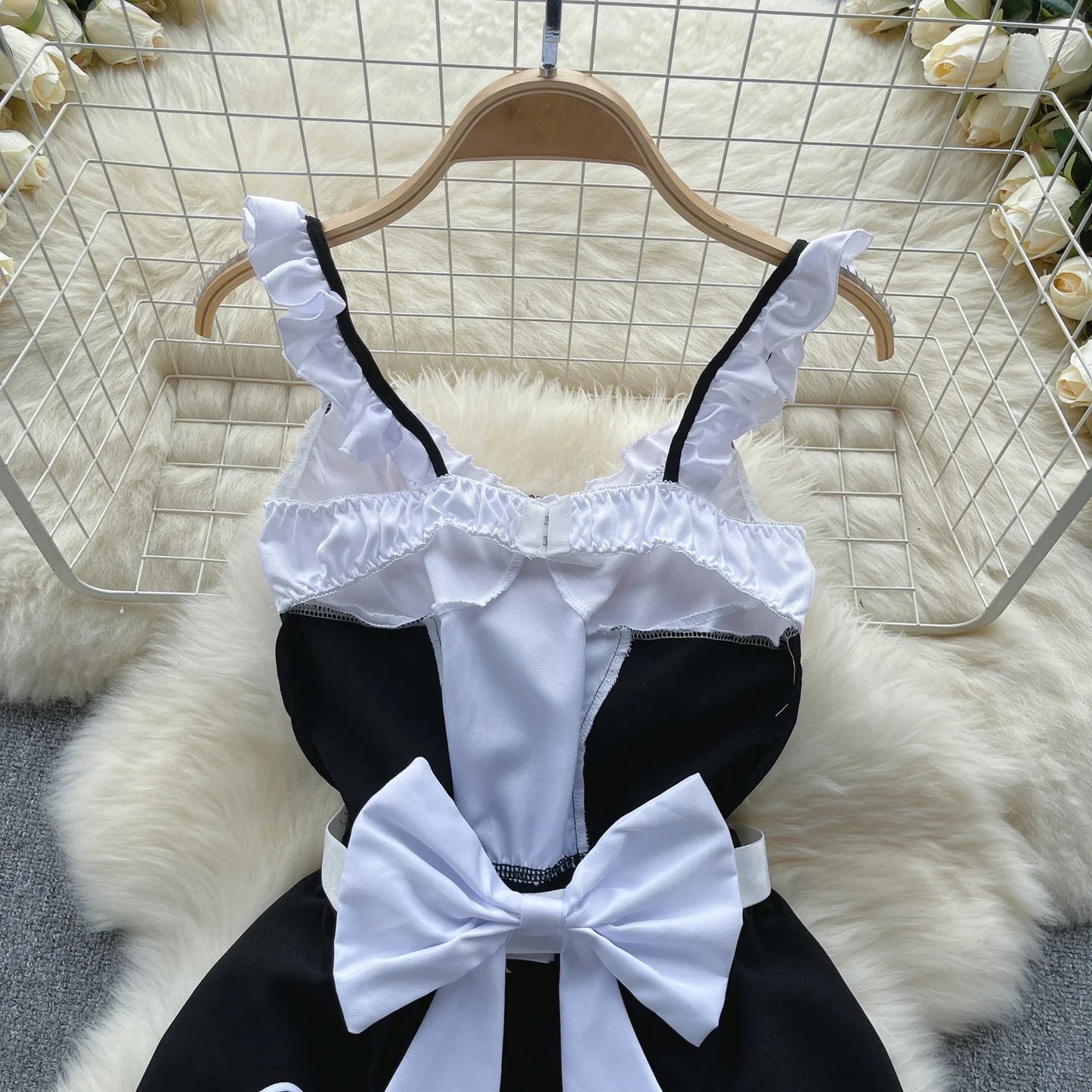 2023 Maid Uniform Sexy Nightsuits Hollow Out Backless Ruffles Lace Up Bow Mini Dress+Thongs Cosplay   Suits Wanita