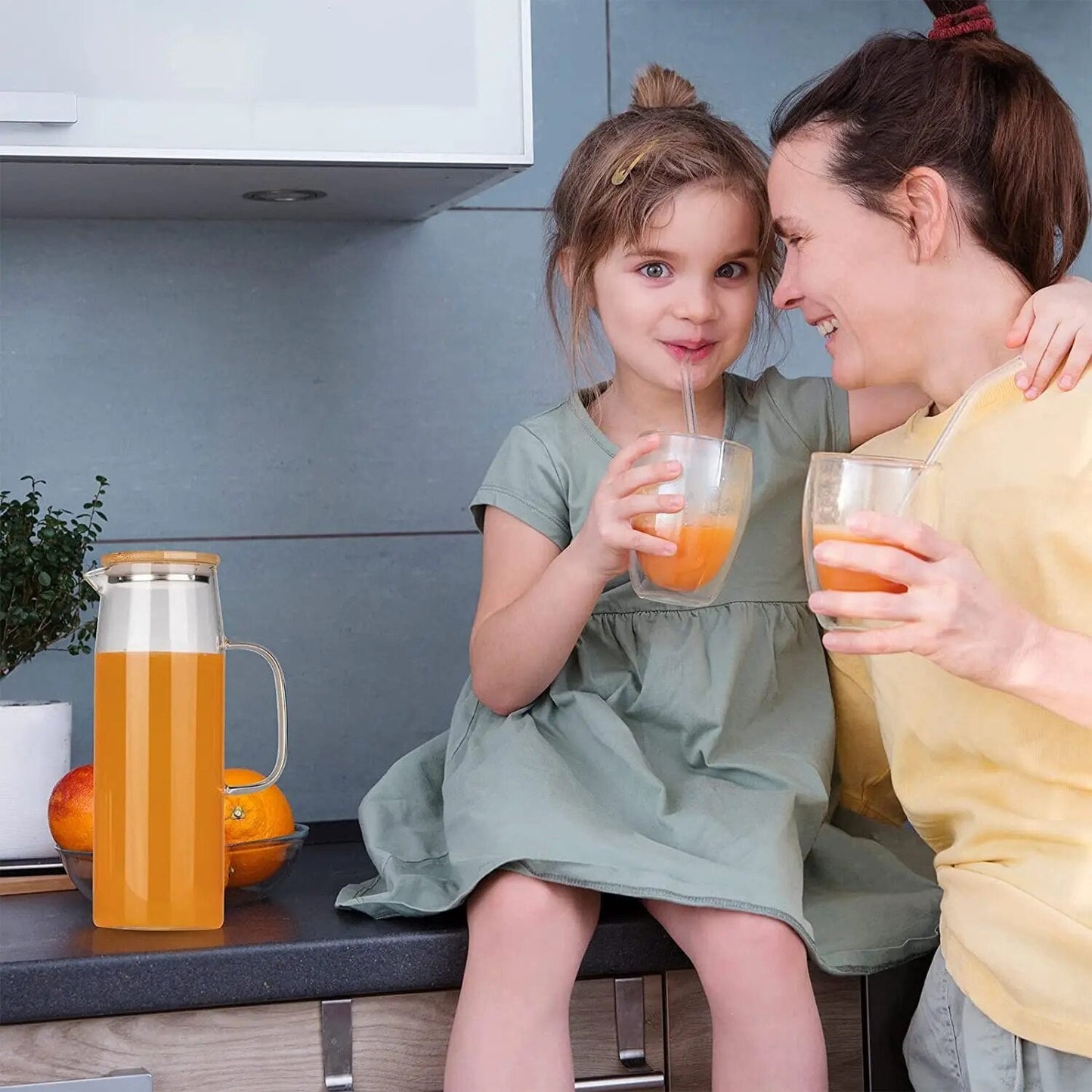 Pichet d'eau en verre de 1,5 l avec poignée, couvercle en bambou, résistant à la chaleur, bouilloire chaude et froide, pichet à thé de grande capacité, pichet à jus d'eau