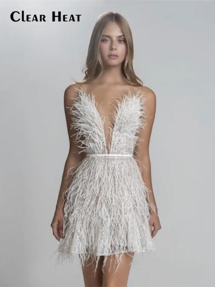 Mini Robe blanche à plumes, décolleté en V profond, sans bretelles, Sexy, sans manches, dos nu, Slim, courte, à la mode, Robe de soirée pour dames