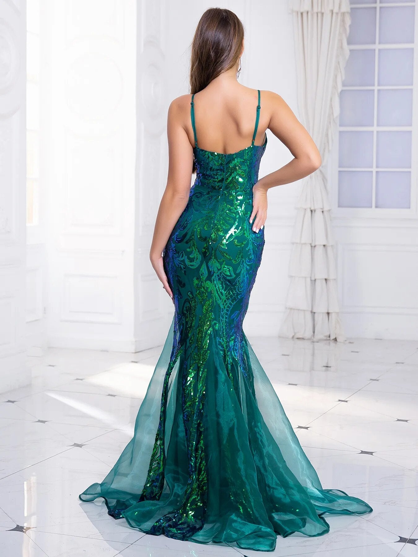 Romagic Deep V Neck Sleeveless Green Cocktail Prom Dress Luxury Spaghetti Strap Sequin Evening Party Gown Women Maxi Dresses