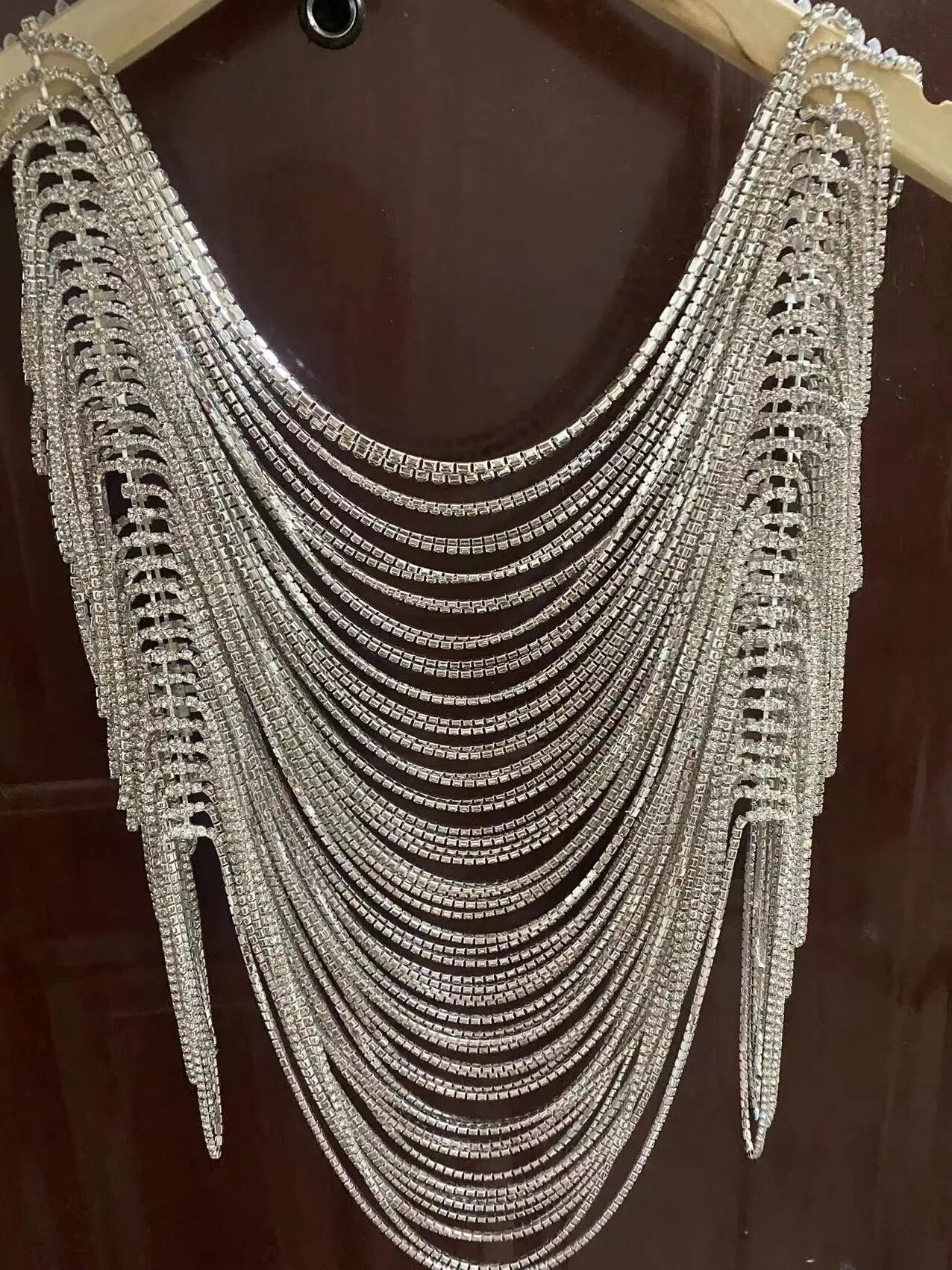 Top corto sin mangas de lujo para mujer, Tops de fiesta de manga corta con purpurina y diamantes de imitación de cristal y cadena de Metal con borlas sexis transparentes y Espalda descubierta