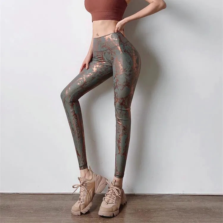 Pantalones de Yoga con estampado de serpiente para mujer, mallas deportivas elásticas de cintura alta, nalgas elásticas doradas, sexys e informales