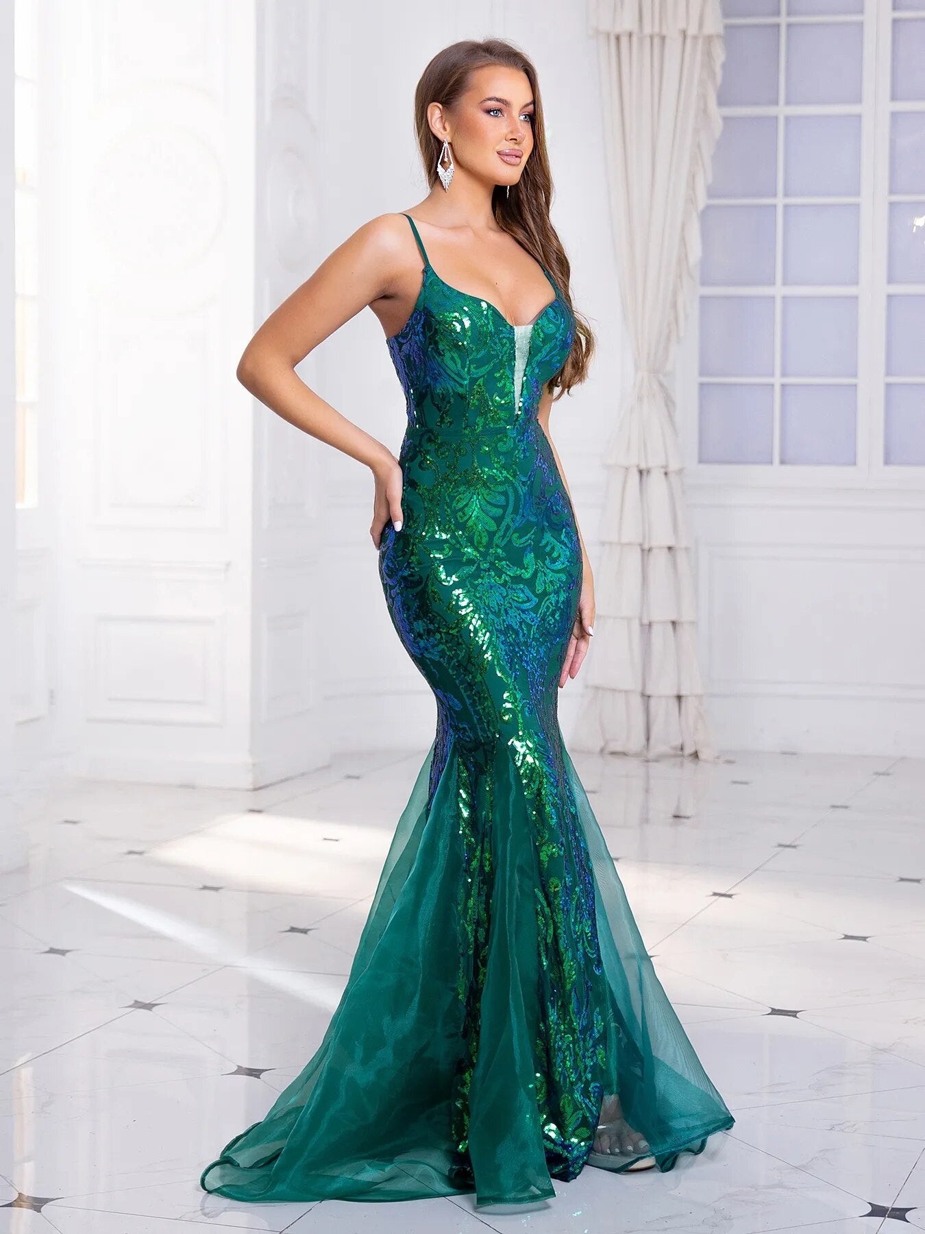 Romagic Deep V Neck Sleeveless Green Cocktail Prom Dress Luxury Spaghetti Strap Sequin Evening Party Gown Women Maxi Dresses